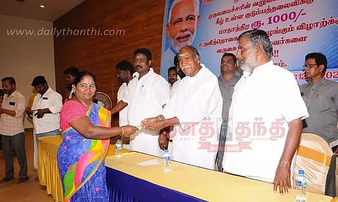 ஒரு வாரத்தில் மாணவர்களுக்கு இலவச மடிக்கணினி