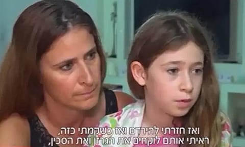 கண் முன்னே தந்தையை பயங்கரவாதிகள் சுடுவதை கண்டு கண்ணீர் விட்ட இஸ்ரேலிய சிறுமி.!