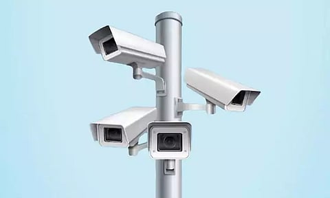 சாலையில் பொருத்தப்பட்டுள்ள கண்காணிப்பு கேமராக்களை பராமரிக்க வேண்டும்