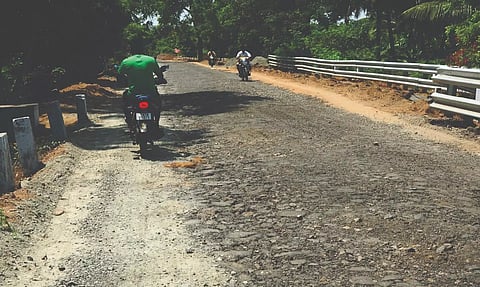 ஆமை வேகத்தில் நடக்கும் சாலைப்பணிகள்