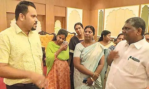 சைக்கிளிங் போட்டி: அதிகாரிகள், உள்ளாட்சி பிரதிநிதிகளுடன் செங்கல்ட்டு மாவட்ட கலெக்டர் ஆலோசனை