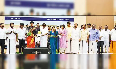 எஸ்.எஸ்.எல்.சி. மற்றும் பிளஸ்-2 பொதுத்தேர்வில் சிறப்பு மதிப்பெண் பெற்ற 707 மாணவர்களுக்கு ஊக்கத்தொகை - அமைச்சர் கே.என்.நேரு வழங்கினார்