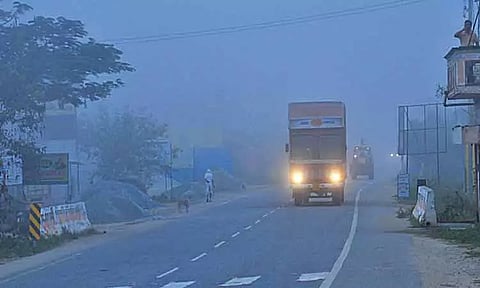 திருத்தணியில் கடும் பனிப்பொழிவால் வாகன ஓட்டிகள் அவதி