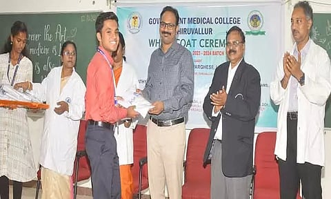 திருவள்ளூர் அரசு மருத்துவக் கல்லூரியில் முதலாம் ஆண்டு மாணவர்களுக்கு வரவேற்பு நிகழ்ச்சி