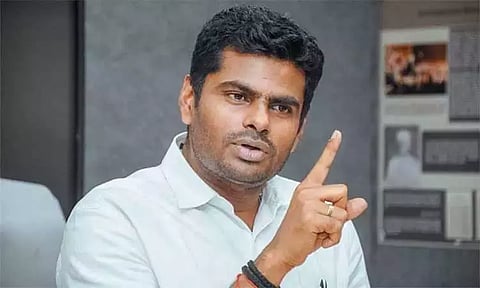 பழனி அருகே விஏஓ உட்பட 4 அரசு ஊழியர்களை லாரி ஏற்றி கொல்ல முயற்சித்த செய்தி அதிர்ச்சி அளிக்கிறது - அண்ணாமலை