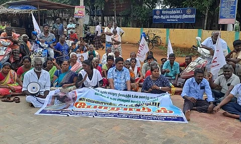 கொசவபட்டியில் மாற்றுத்திறனாளிகள் காத்திருப்பு போராட்டம்