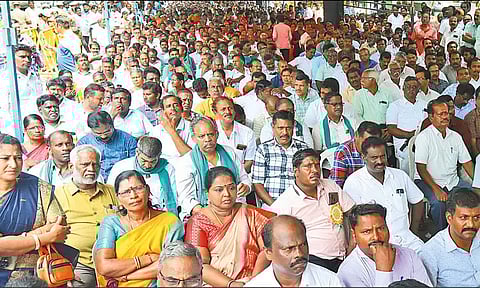 போராட்டம் வாபஸ் பெற்ற நிலையில் ஆசிரியர் சங்கங்கள் நடத்திய பேச்சுவார்த்தை விளக்க கூட்டம்