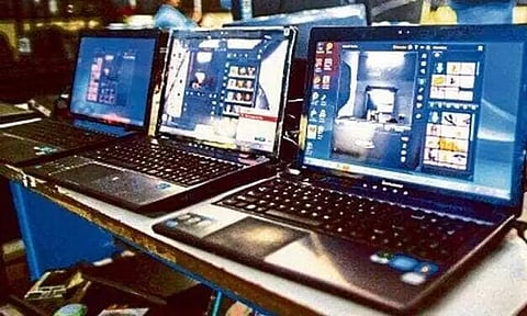 கண்காணிப்பு பணியில் மட்டுமே ஈடுபடுவோம் மடிக்கணினி இறக்குமதிக்கு எந்த கட்டுப்பாடும் இல்லை - மத்திய அரசு விளக்கம்