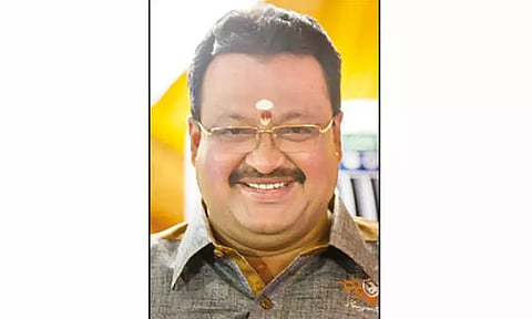 பிரபல நகைக்கடை அதிபர் துப்பாக்கியால் சுட்டு தற்கொலை