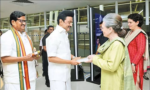 தி.மு.க. மகளிர் உரிமை மாநாடு: சோனியாகாந்தி, பிரியங்காகாந்தி பங்கேற்பு