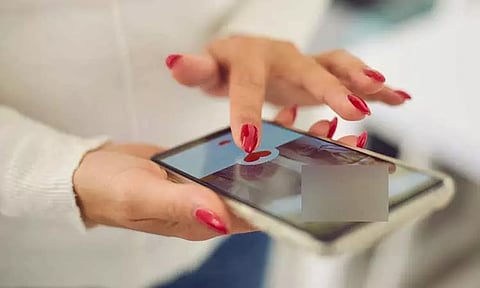 டேட்டிங் ஆப்பால் வந்த வினை; இளைஞருக்கு மயக்க மருந்து கொடுத்து... இளம்பெண்ணின் அதிர்ச்சி செயல்