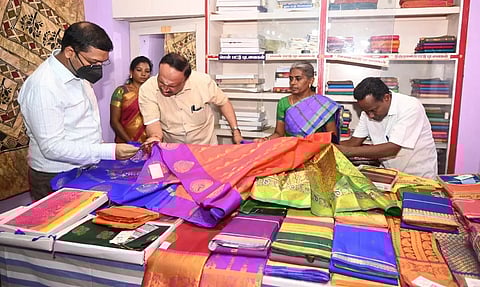 கோ-ஆப்டெக்சில் தீபாவளி சிறப்பு விற்பனை