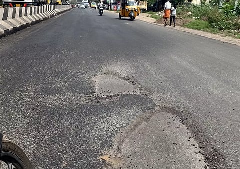 ஒரே நாளில் சேதம் அடைந்த தார்ச்சாலை