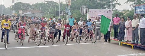 தர்மபுரியில்மாணவ, மாணவிகளுக்கான விரைவு சைக்கிள் போட்டி