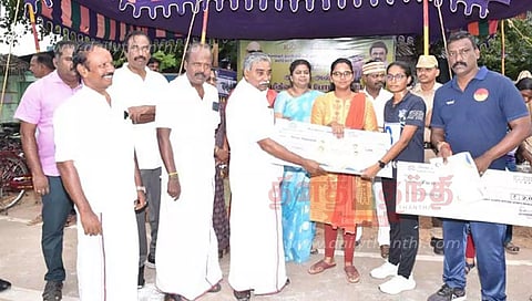 பள்ளி மாணவ-மாணவிகளுக்கு சைக்கிள் போட்டி