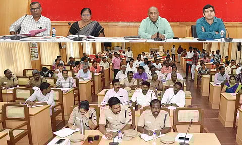 சாலை பாதுகாப்பு குறித்த ஆய்வுக்கூட்டம்; கலெக்டர் பழனி தலைமையில் நடைபெற்றது