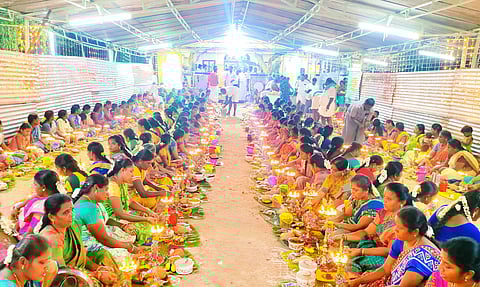 பிடாரியம்மன் கோவிலில் குத்துவிளக்கு பூஜை