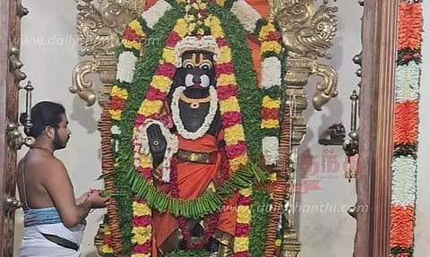 சந்தோஷ ஆஞ்சநேயர் கோவிலில் சிறப்பு வழிபாடு