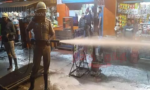 கழிவுநீர் கால்வாயில் தீ விபத்து