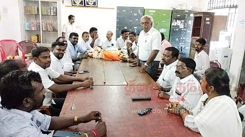 வக்கீல்கள் சங்க கூட்டம்