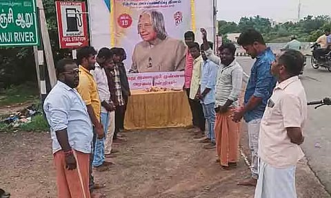 மரக்கன்றுகள் நடும் நிகழ்ச்சி