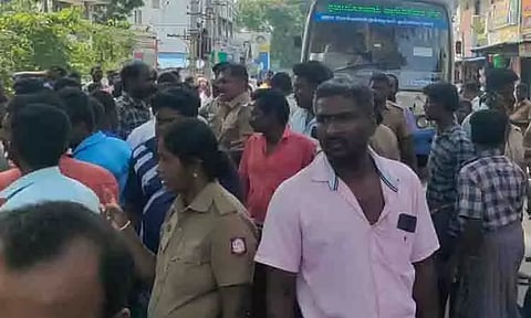 சைக்கிள் மீது டிராக்டர் மோதி முதியவர் பலி: உறவினர்கள் மறியல்