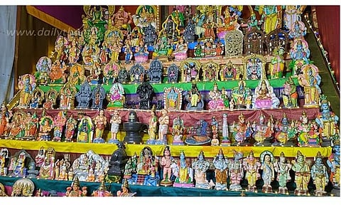 காரைக்கால் அம்மையார் கோவிலில் நவராத்திரி கொலு