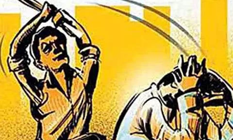 வாலிபரை தாக்கிய நண்பர்கள்