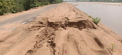 மழையால் கல்லணை கால்வாய் கரையில் மண் அரிப்பு