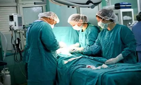 சென்னை அரசு ஆஸ்பத்திரியில் வாலிபரின் நுரையீரல் அருகே சிக்கியிருந்த கத்தி அகற்றம்