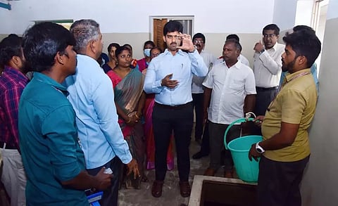 குடிநீரில் கழிவுநீர் கலந்து வந்தால் தகவல் தெரிவிக்கலாம்