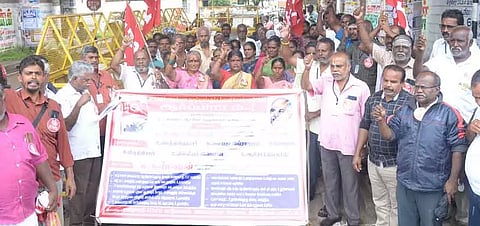 கட்டுமான தொழிலாளர்கள் ஆர்ப்பாட்டம்