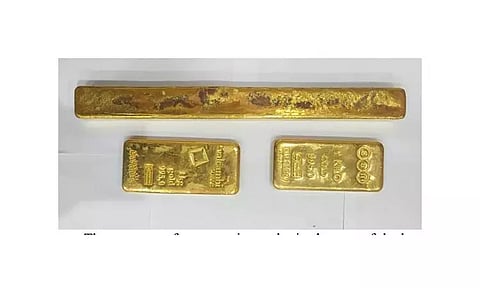 ஜாவேரி பஜாரில் சோதனை; 8 கிலோ கடத்தல் தங்கம், ரூ.1¼ கோடி ரொக்கம் பறிமுதல்