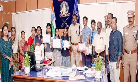 வெற்றி பெற்ற மாணவர்களுக்கு பரிசு