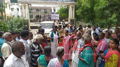 கும்பகோணம் ஊராட்சி ஒன்றிய அலுவலகத்தை துணை தலைவர், உறுப்பினர்கள் முற்றுகை