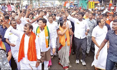 "இணைந்து கொள்ளையடிப்பதே தி.மு.க.-காங்கிரசின் புதிய கொள்கை" அண்ணாமலை தாக்கு