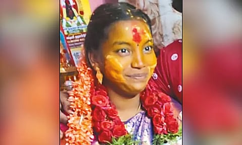 காதல் திருமணம் செய்த 6 மாதத்தில் கடலில் குதித்து இளம்பெண் தற்கொலை - கணவருக்கு கத்தியால் வெட்டு