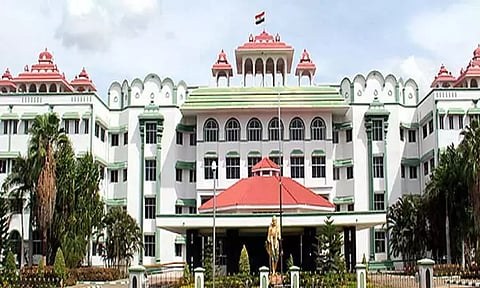 மதுரை ஆவினில் முறைகேடாக பணி நியமனம் செய்யப்பட்டவர்களின் பணி நீக்கம் செல்லும் - ஐகோர்ட்டு மதுரை கிளை