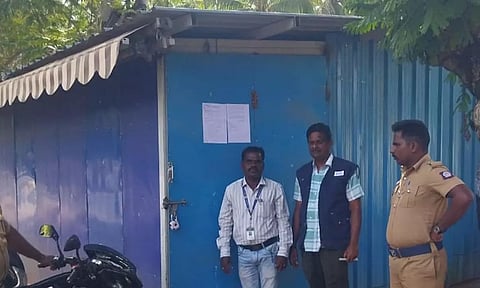 பழக்கடைக்கு 'சீல்' வைப்பு