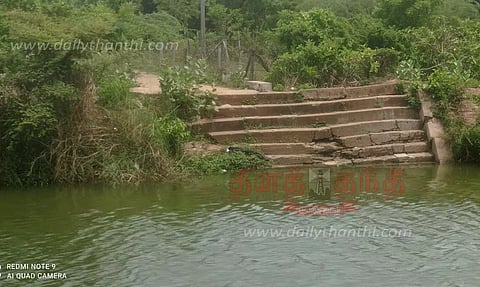 சேதமடைந்த படித்துறை சீரமைக்கப்படுமா?