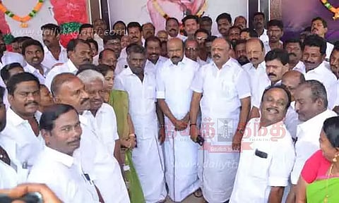 திருப்பரங்குன்றம், சோழவந்தானில்அ.தி.மு.க. 52-வது ஆண்டு தொடக்க விழா