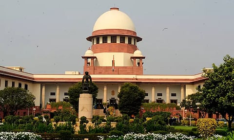 ஒரே பாலின திருமணத்துக்கு சட்ட அங்கீகாரம் கிடையாது - சுப்ரீம் கோர்ட்டு அதிரடி தீர்ப்பு