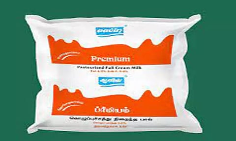 கூடுதல் விலைக்கு ஆவின் பால் விற்பனை