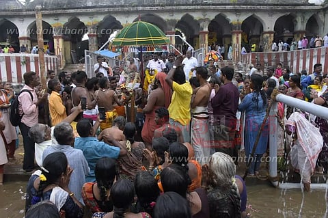 துலாக்கட்ட காவிரியில் ஐப்பசி மாத துலா உற்சவம் தொடங்கியது