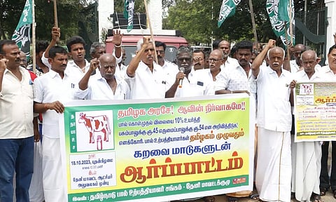 பால் உற்பத்தியாளர்கள் ஆர்ப்பாட்டம்