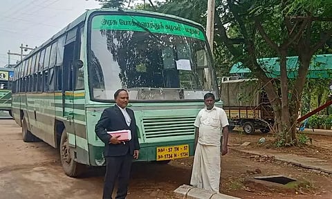 வியாபாரிக்கு இழப்பீடு வழங்காததால் அரசு பஸ் ஜப்தி