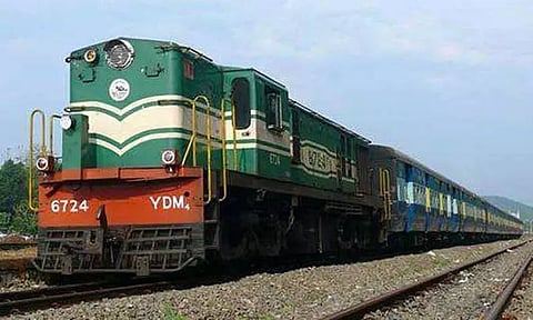 புதுக்கோட்டை வழியாக சிறப்பு ரெயில்கள் இயக்க பயணிகள் கோரிக்கை