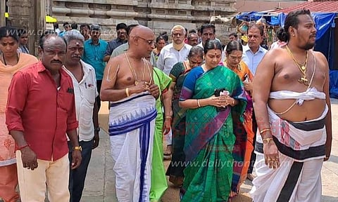 ஸ்ரீரங்கம் ரெங்கநாதர் கோவிலில் துர்கா ஸ்டாலின் சாமி தரிசனம்