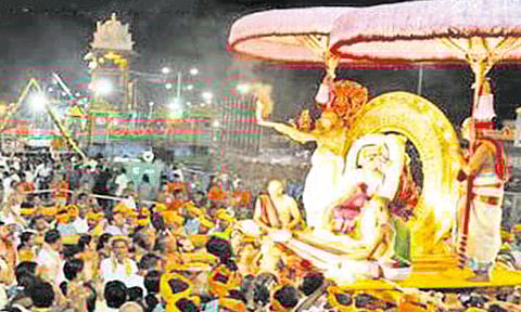 திருப்பதி ஏழுமலையான் கோவிலில் இன்று இரவு கருட சேவை