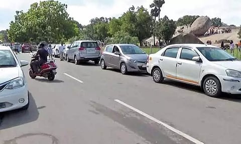 மாமல்லபுரத்தில் வாகன நிறுத்துமிடம் ஏற்படுத்த சுற்றுலா பயணிகள் கோரிக்கை